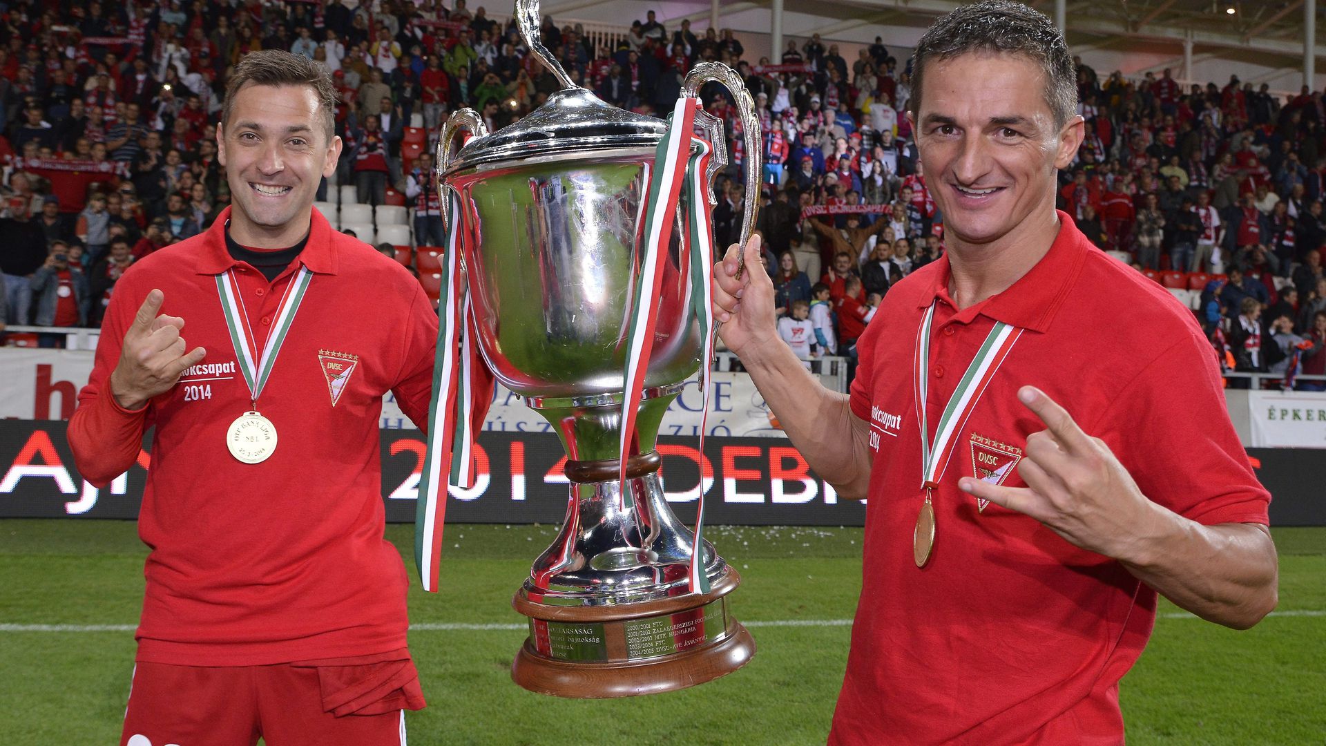 Dombi Tibor (jobbra) és a klub számára egyelőre utolsó, hetedik bajnoki címét 2014-ben szerezte meg a Debrecen. (Fotó: Czeglédi Zsolt/MTI)