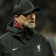 Klopp kiakadt: „Ez kinek az ötlete volt?” – videóval