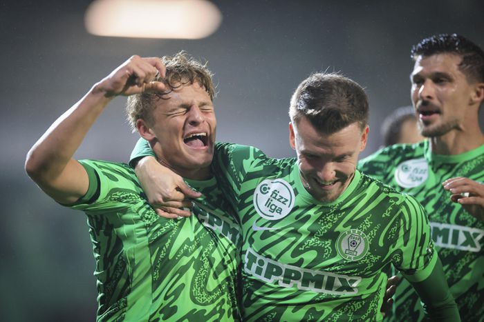 Minden Galambos János (balra) arcára van írva (Fotó: paksifc.hu)