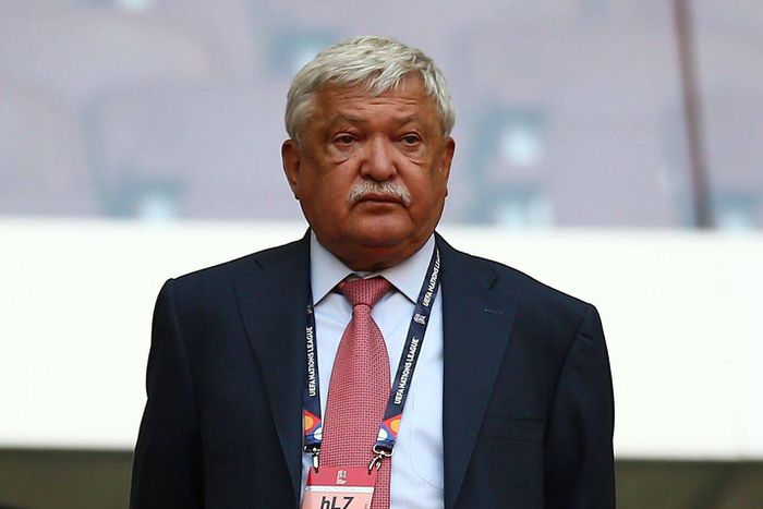 Csányi Sándorék üzentek