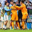Messi „hülyegyerekezett”, a kiállított holland mindenkinek nekiment a meccs után – videóval