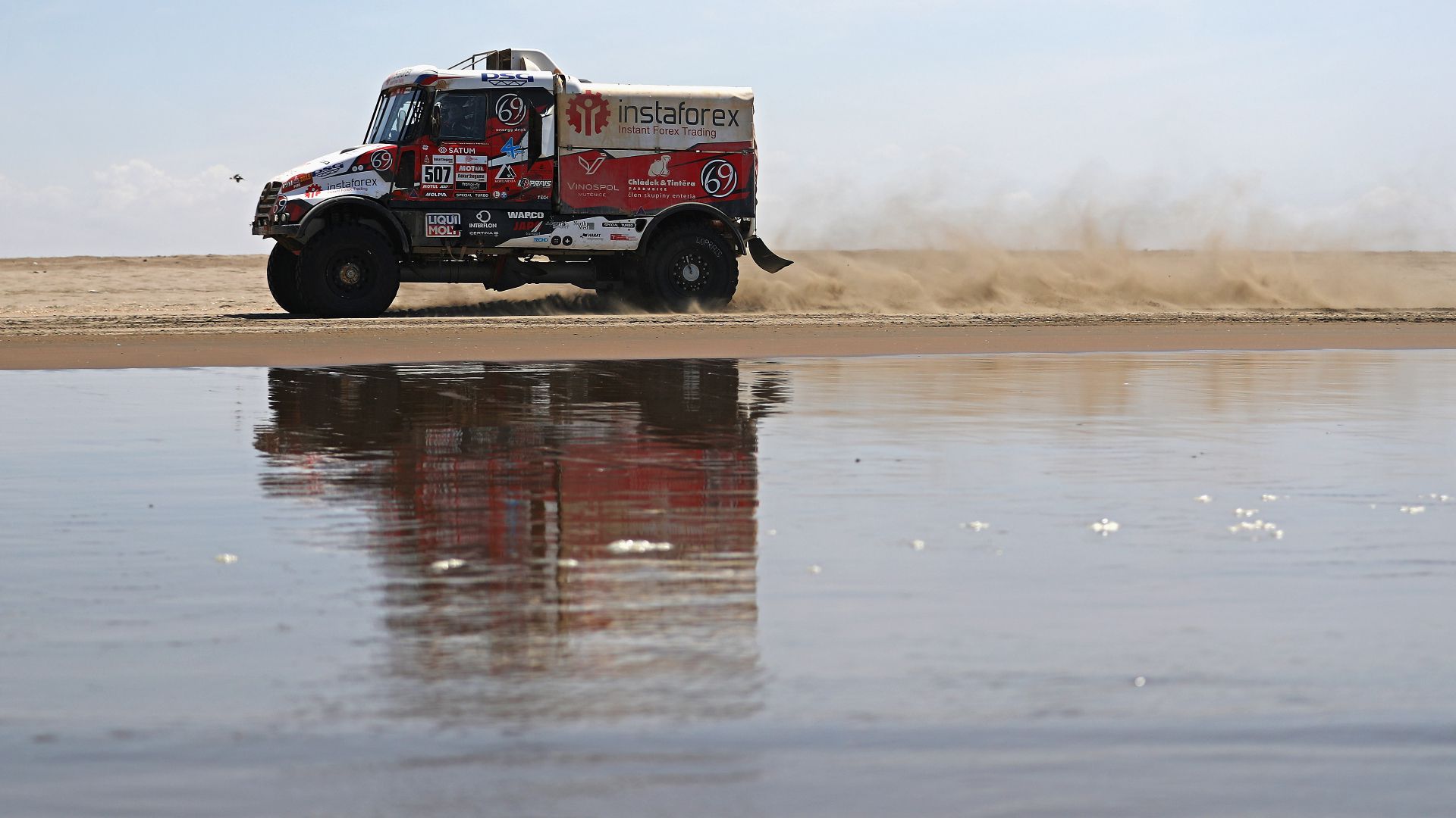 „Ez a baleset életem végéig elkísér” – visszalépett a Dakartól a tragédiát okozó kamionos