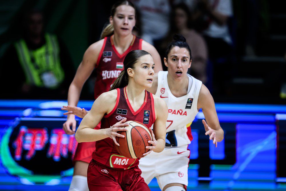 A harmadik negyed elején 22 ponttal vezetett a magyar válogatott Spanyolország ellen (fotó: FIBA)