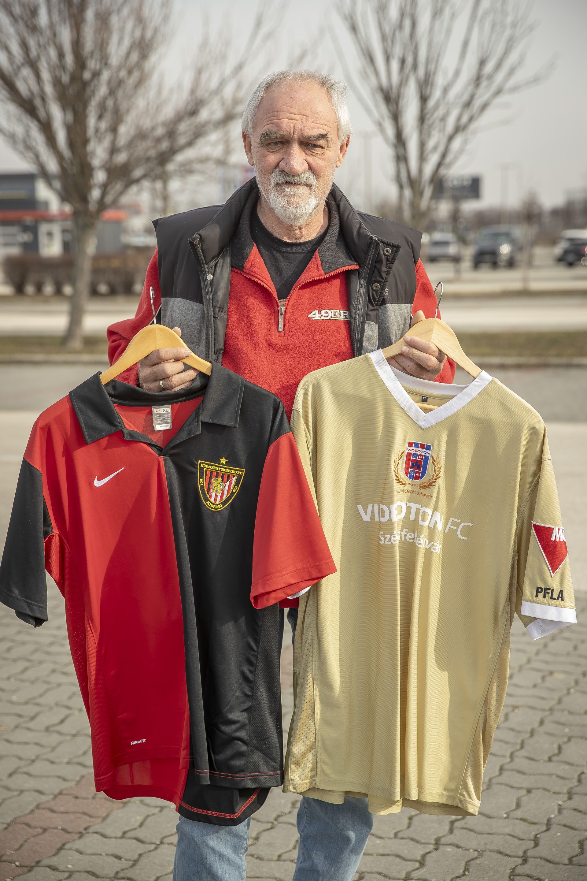 Disztl Péter a Honvéd és a Videoton kötelékében is nyert itthon bajnoki címet - meg is emlékeztek róla mind a két klubban különleges emlékmezekkel / Fotó: Knap Zoltán