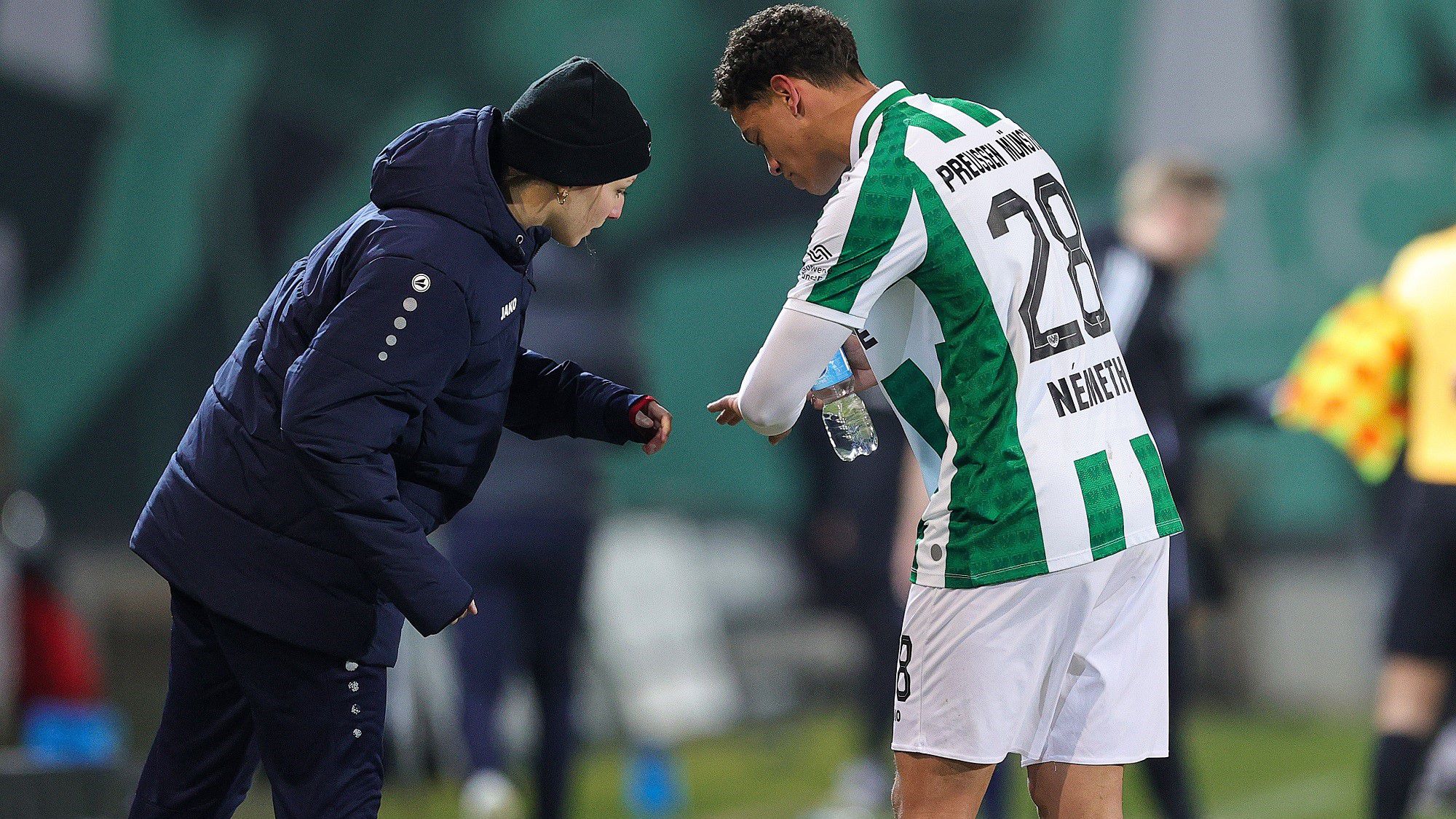 Törött kézzel játszotta végig a mérkőzést – megműtötték a magyar válogatott futballistát