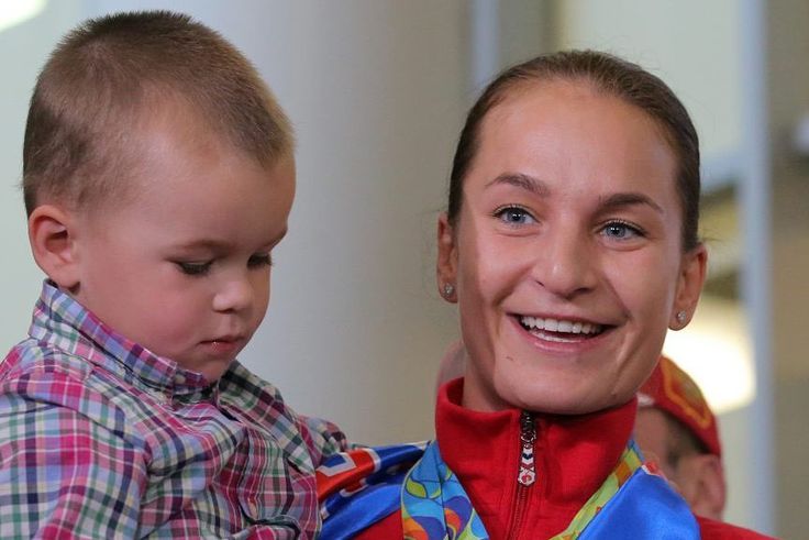 Ellopta a gyerekeket az olimpia bajnoknő a férjétől, aki állítólag verte őt