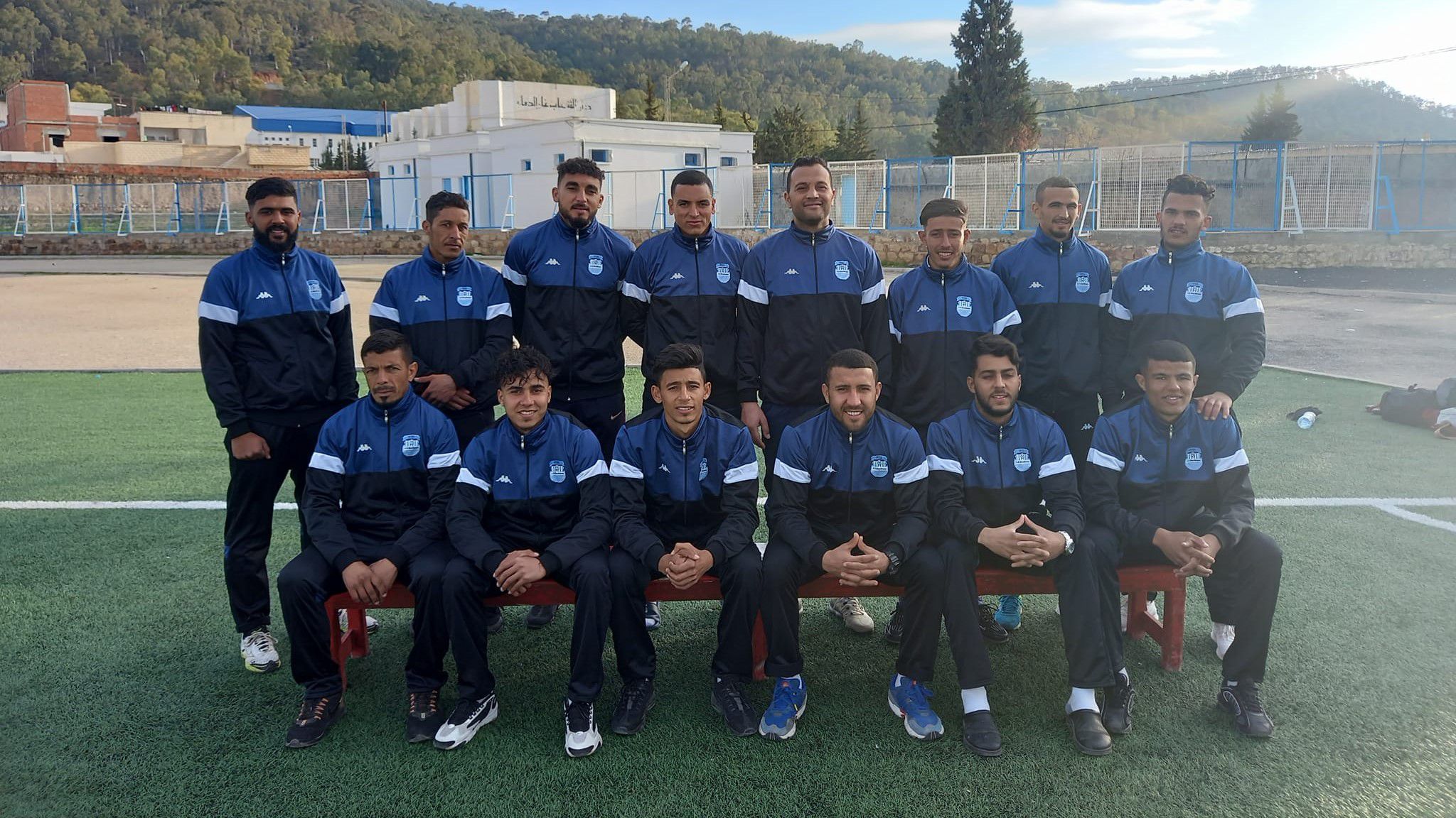 32 játékosa menekült el az országból, ezért visszalépett egy klub