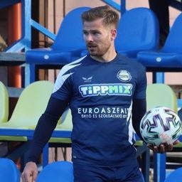 „Kamikaze módon térdelt a vesémbe” – az NB II-es futballista a brutális sérüléséről
