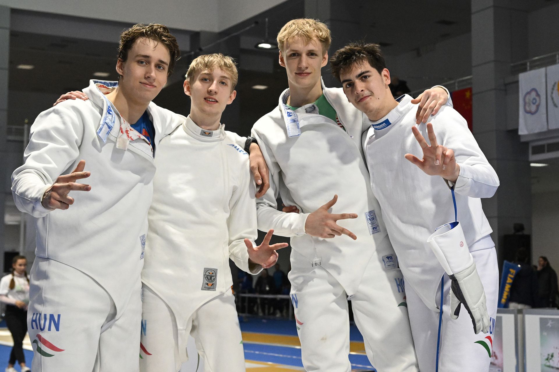 Viktor (balról a harmadik)és bronzérmes csapattársai: Csabai Máté, Somody Soma, Kovács Gergely (Fotó: hunfencing.hu)