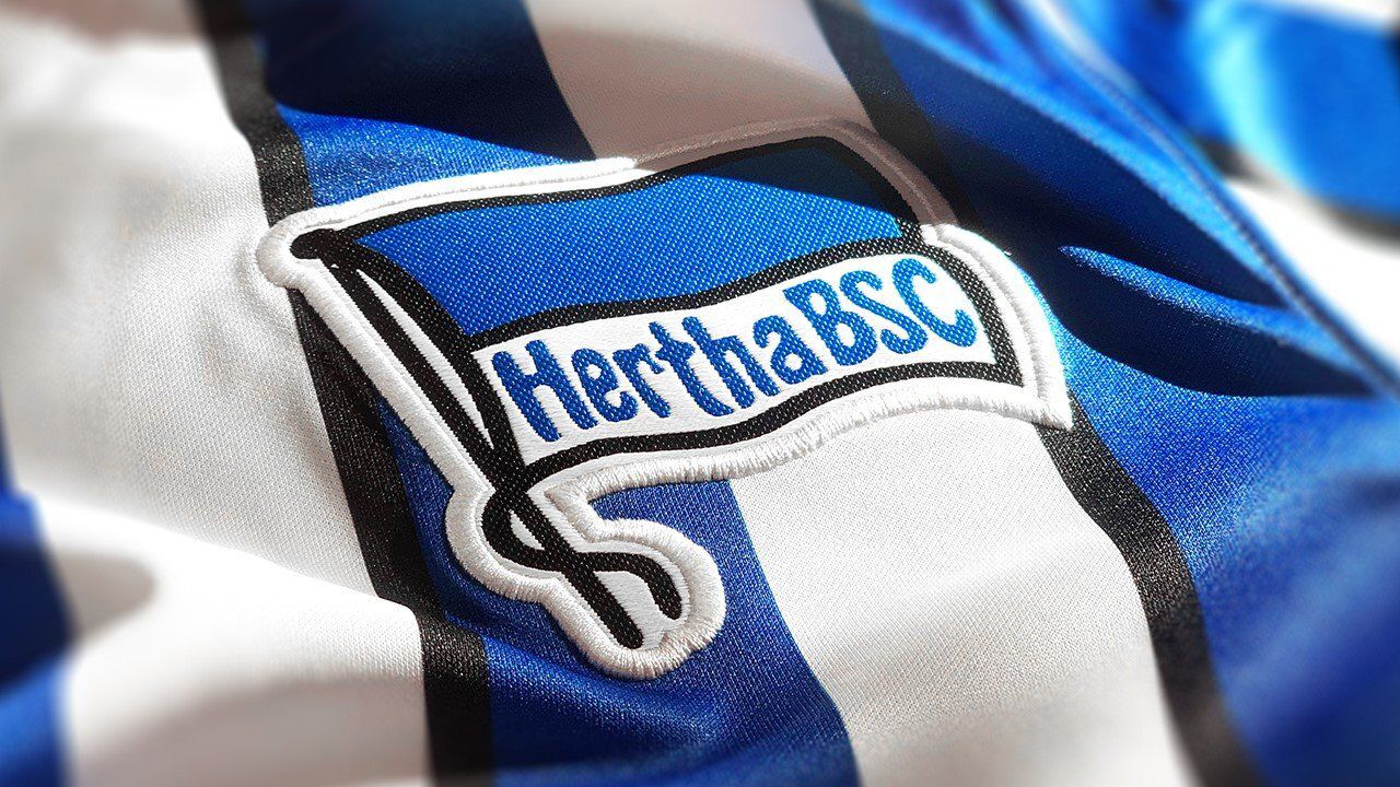 Ezerfelé tépik a Hertha zászlót a viharok (Fotó: herthabsc.com)