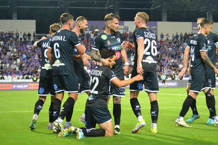 Horváth Krisztofer (középen, szemben) idénybeli tizenegyedik gólját szerezte a bajnokságban – az Újpest bánt