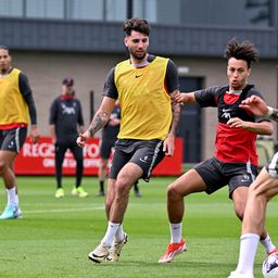 Szoboszlai Dominik és Kaide Gordon a Liverpool edzésén