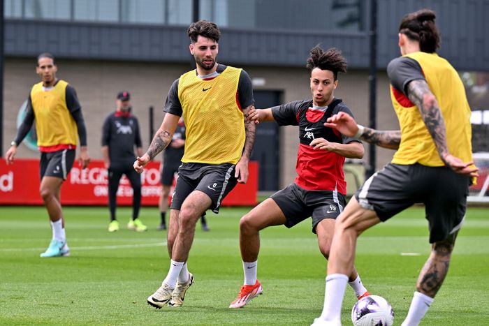 Szoboszlai Dominik és Kaide Gordon a Liverpool edzésén