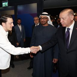 Özil a BL-döntőn is Erdogannal parádézott – videóval