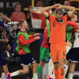 A holland lapok nem a játékvezetőre fogják a kiesést