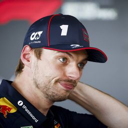 Verstappen titkos találkozója a Mercedesszel? A holland világbajnok Szardínián járt