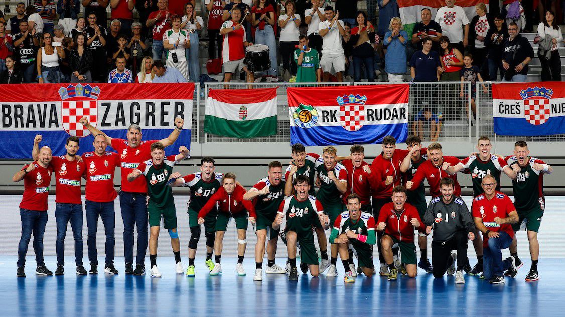 A magyar válogatott Szaúd-Arábia legyőzését ünnepli (Fotó: mksz.hu)