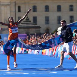 Sifan Hassan megcsinálta, ami lehetetlennek látszott: az 5000 és a 10 000 bronza után megnyerte a maratonit
