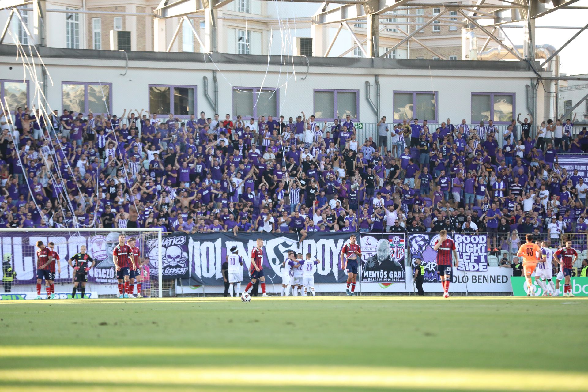 Az Újpest-szurkolók nagyon boldogok voltak (Fotó: Juhász Sára)