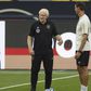 Rudi Völler (középen) a német válogatott hétfői edzésén