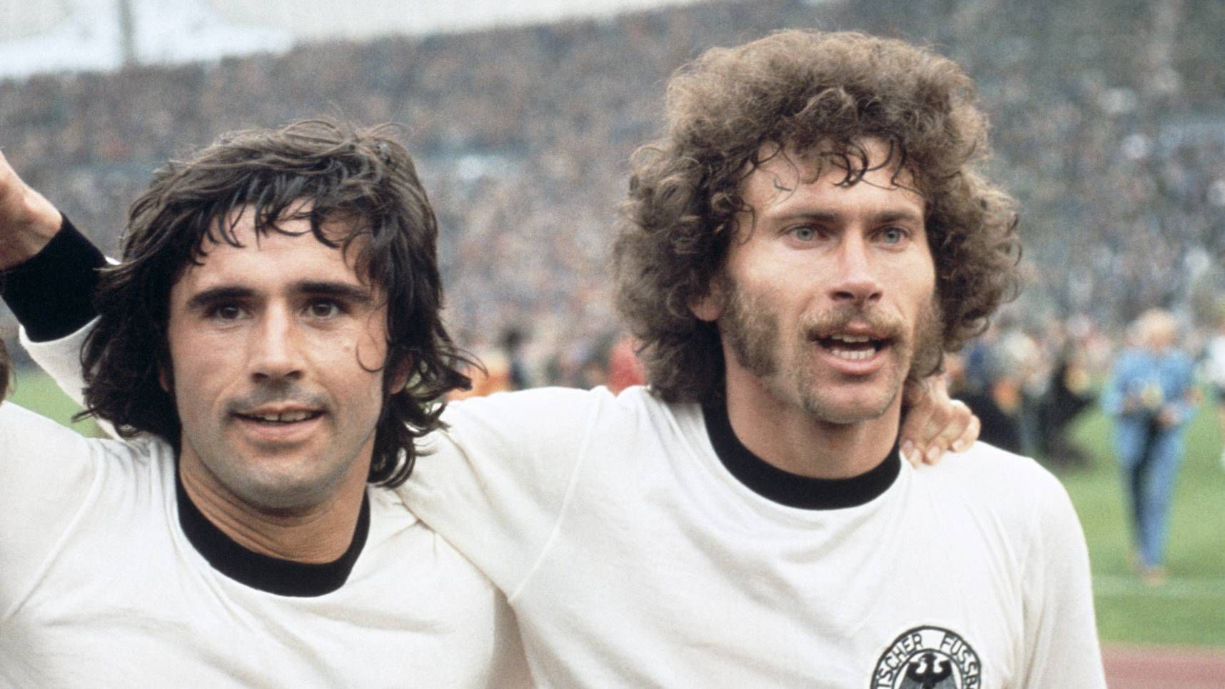 Az 1974-es világbajnoki döntő után a másik német gólszerzővel, Paul Breitnerrel. Fotó: GettyImages