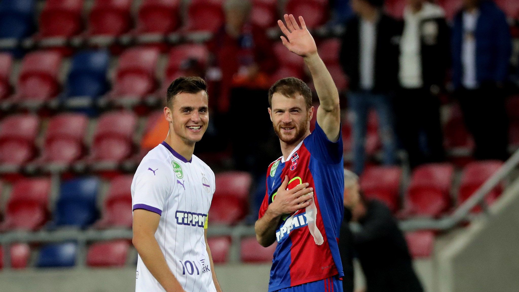 Zivzivadze (jobbra) nem szomorkodott csapata veresége után (Fotó: Réti Zsolt / Újpest FC)