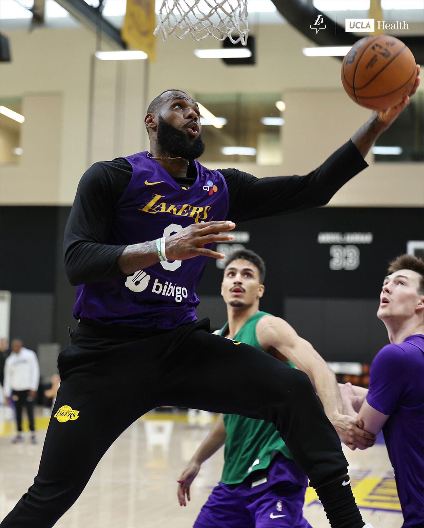 Valerio-Bodon Vincent (zöldben) testközelből figyelheti LeBron Jamest is a Lakers edzőtáborában /Fotó: Los Angeles Lakers/Instagram