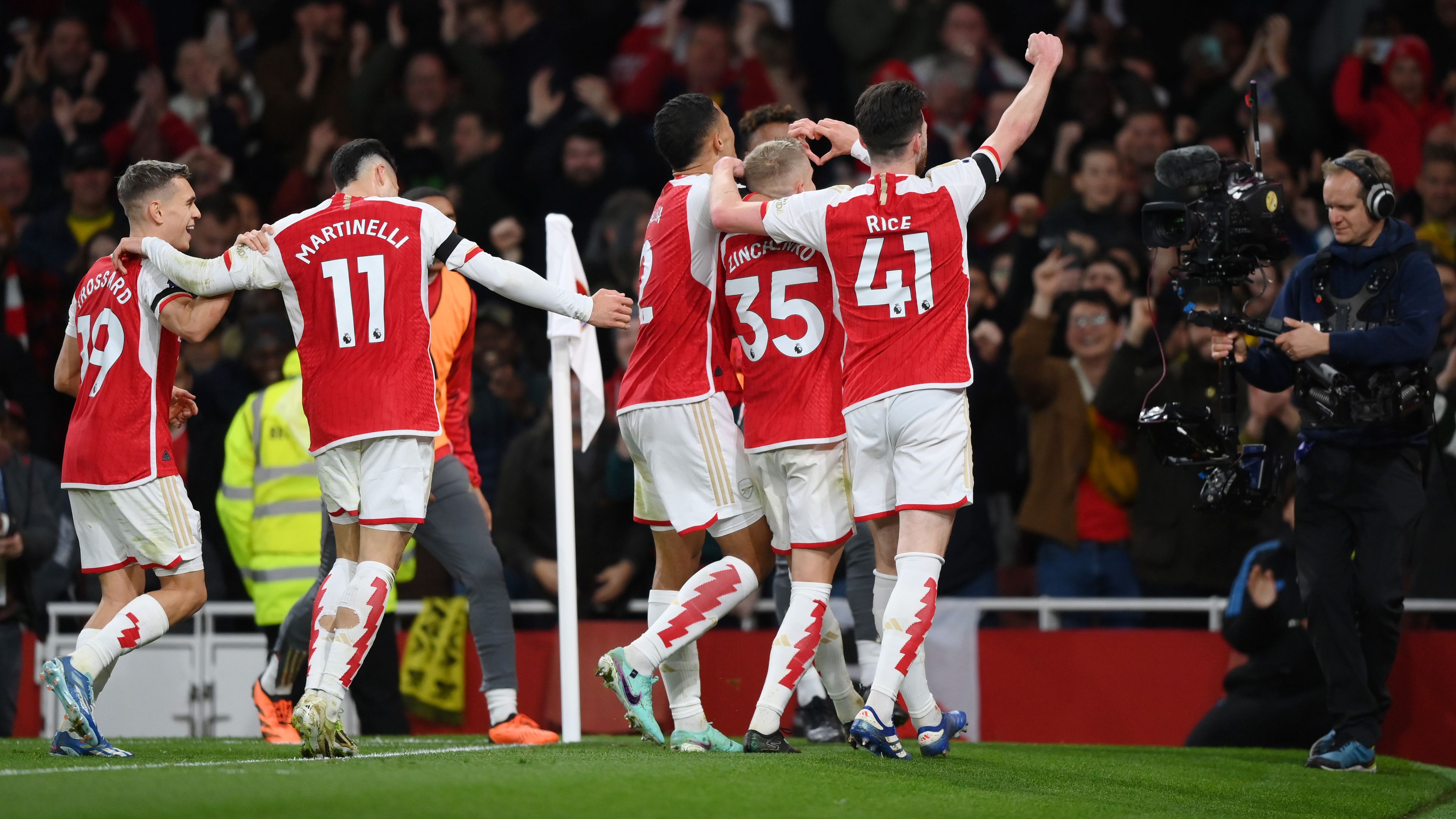 Az Arsenal és a Manchester United sem hibázott; a Veszprém nyerte a kézilabda-rangadót – délutáni hírösszefoglaló