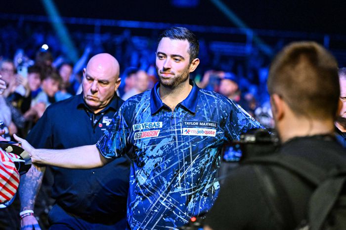 Humphries megnyerte csoportját