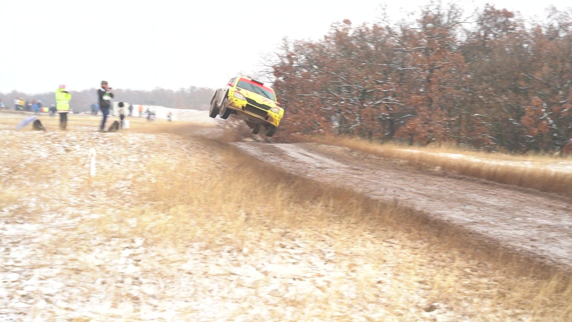 Elképesztően szoros csatát hozott a Mikulás Rallye Veszprémben – videókkal