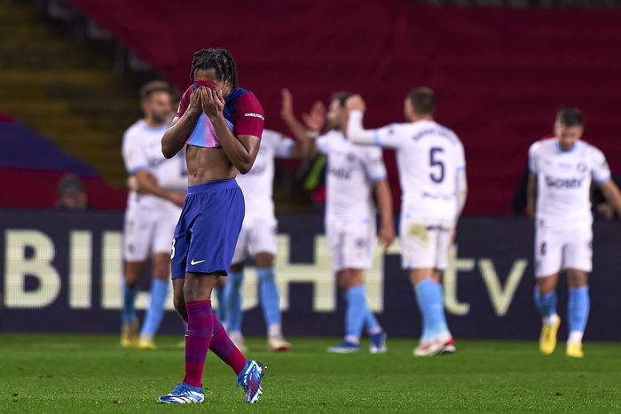 A Barcelona elleni győzelmével élre állt a Girona