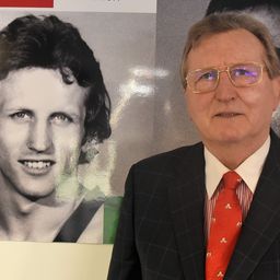 Átmegyünk a falon – életrajzi könyv jelent meg az olimpiai bajnok magyar birkózóról