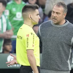 Eltiltották a Barcelona edzőjét, a rangadón sem ülhet a kispadon
