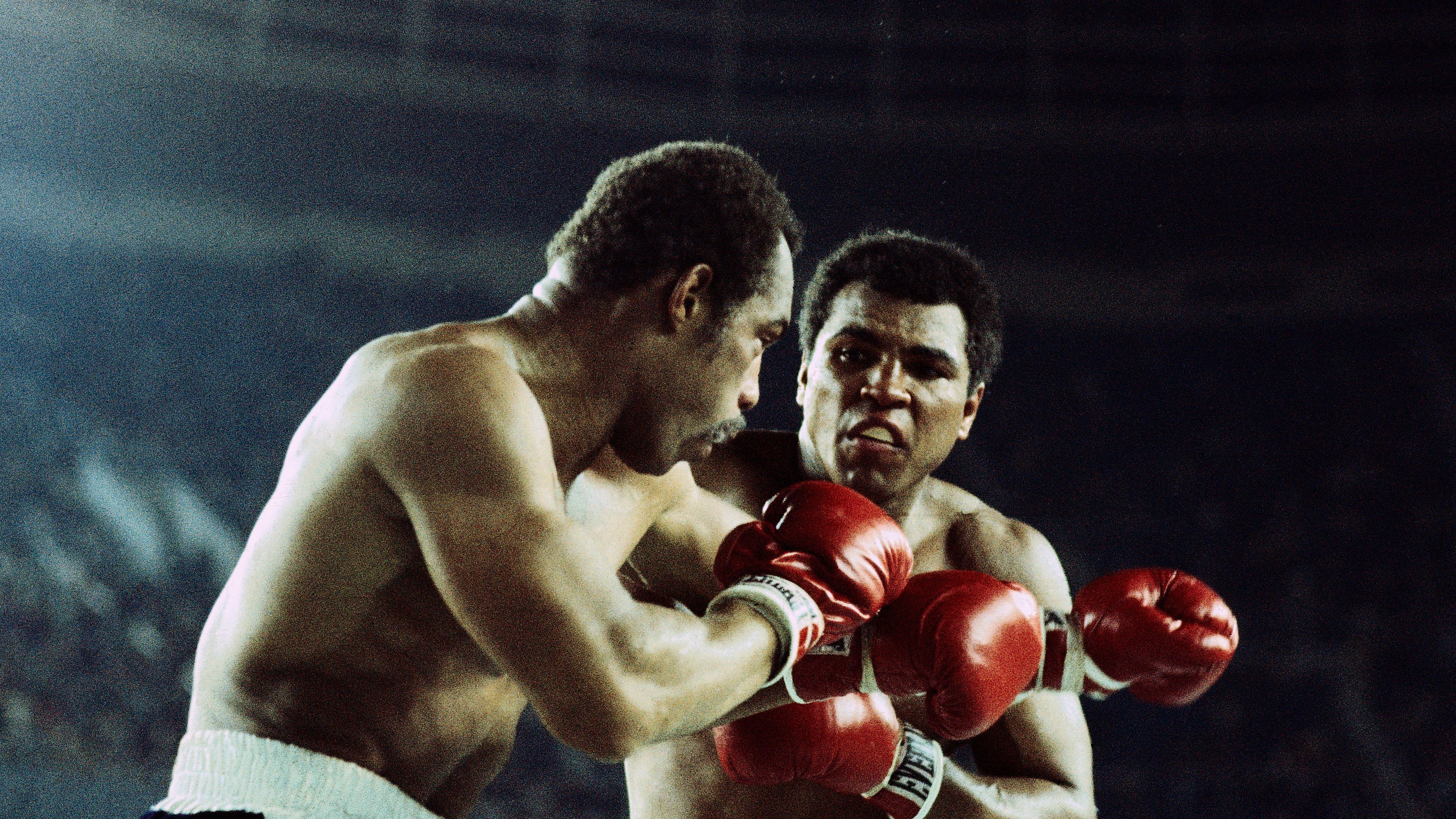 Muhammad Ali (szemben) állapota folyamatosan rosszabbodott 40 éves kora után