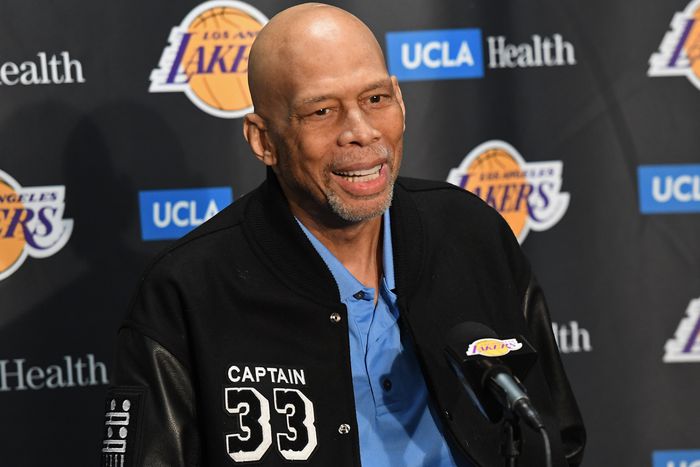 A Los Angeles Lakers gyémántgyűrűt adott Kareem Abdul-Jabbarnak (Fotó: Getty Images)