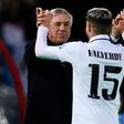 Carlo Ancelotti és Federico Valverde az uruguayi első gólja után (Fotó: Getty Images)