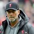 Szexuális bűnözőt keres a rendőrség, a kommentelők a Liverpool edzőjét „gyanúsítják”