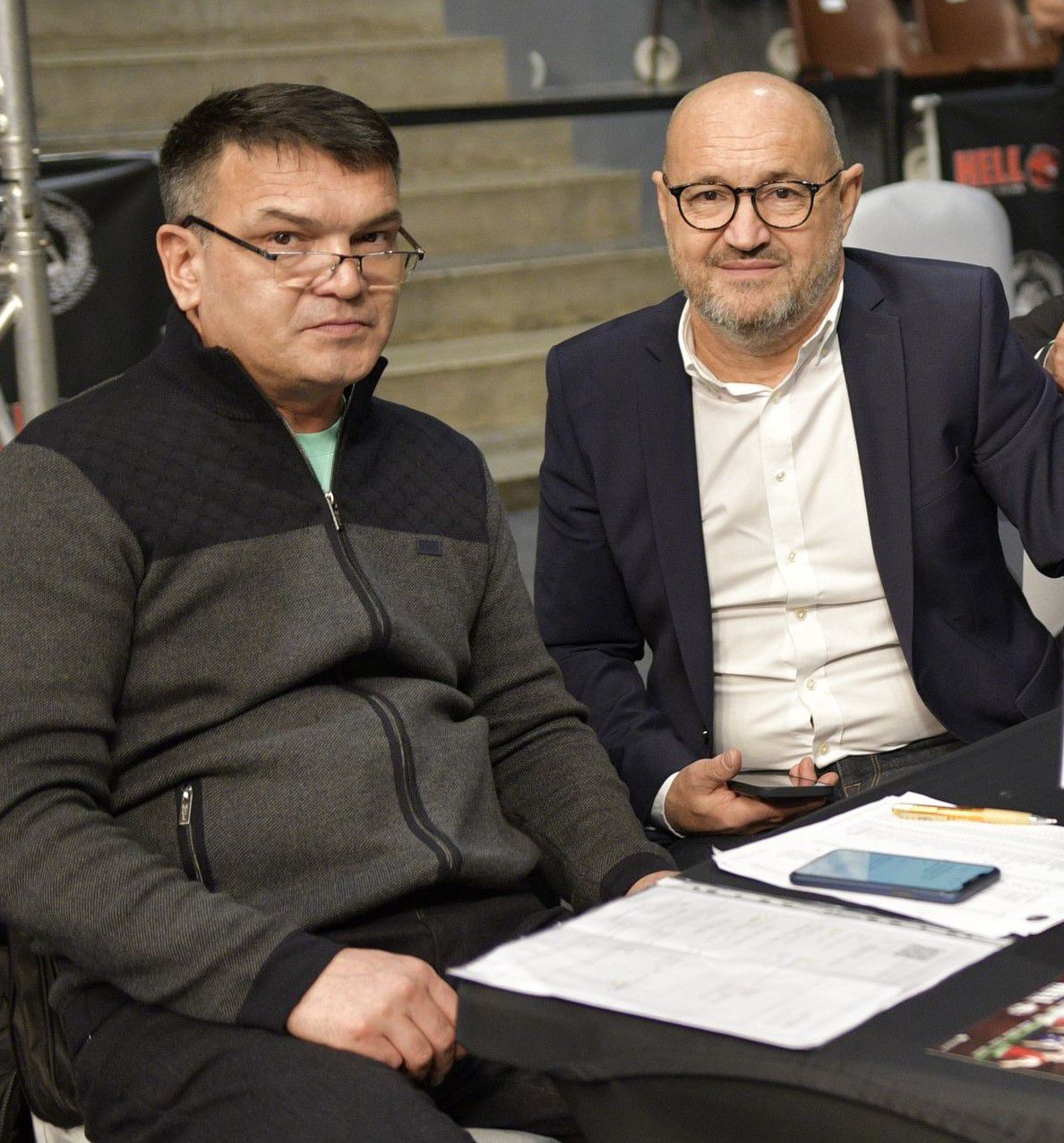 Az ügyvivői testület elnöke, Rácz Attila (jobbra), mellete pedig Hamid Tangribergenov szövetségi edző (Fotó: Facebook/MÖSZ)
