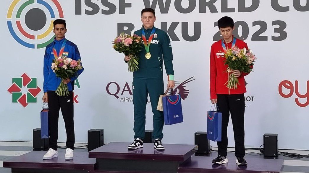 Pekler Zalán (középen) aranyérmet nyert Bakuban (Fotó: hunshooting.hu)