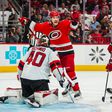 Elsőként a Carolina jutott be a főcsoportdöntőbe az NHL-ben – videóval