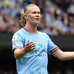 Erling Haaland mindenkit maga mögé utasított