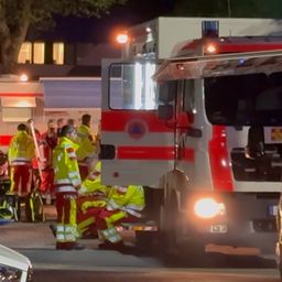 Életveszélyes sérülésekkel szállítottak kórházba egy feljutást ünneplő szurkolót Németországban