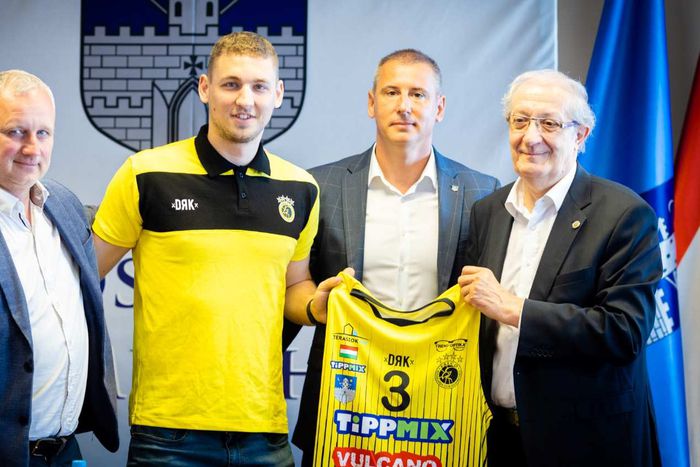 Pongó Marcell a Falcónál folytatja