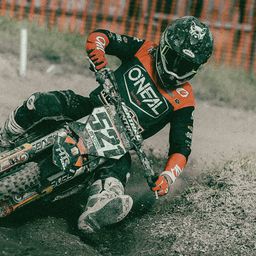 Dráma: agyhalott a magyar versenyző