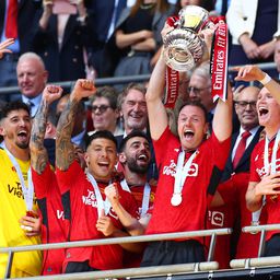 Hosszabbított 36 éves védőjével a Manchester United