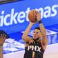 Közel százötven millió dollárért hosszabbított az NBA-csapat sztárja