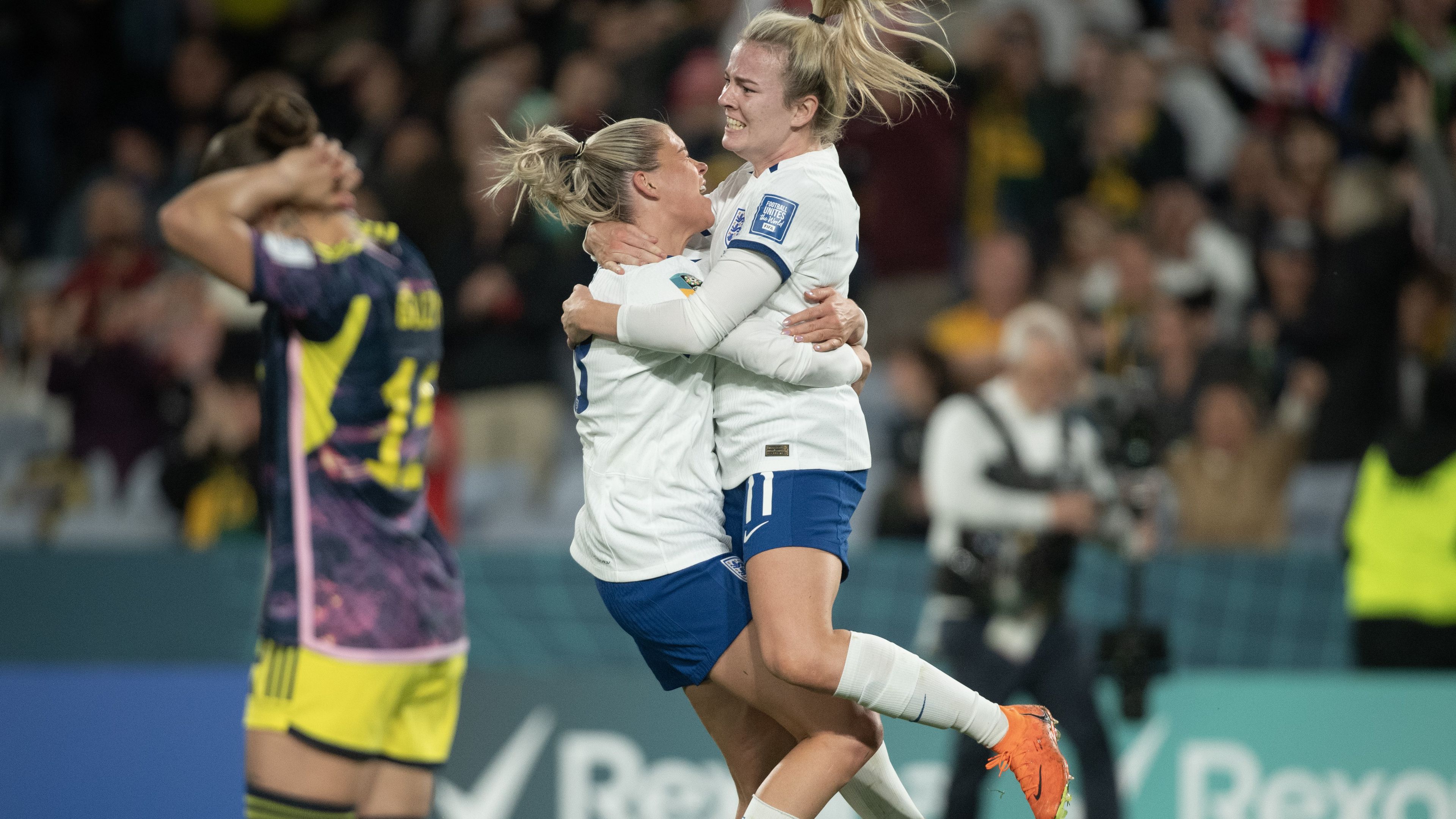 Lauren Hemp (jobbra) szerezte az angolok egyenlítő gólját Kolumbia ellen