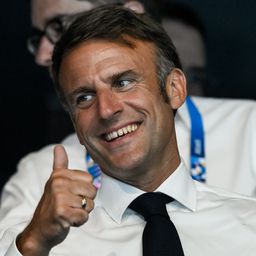Emmanuel Macron: Nem akarjuk, hogy az élet visszatérjen a normális kerékvágásba