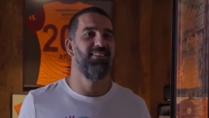 Arda Turan 100 válogatottság után fejezte be