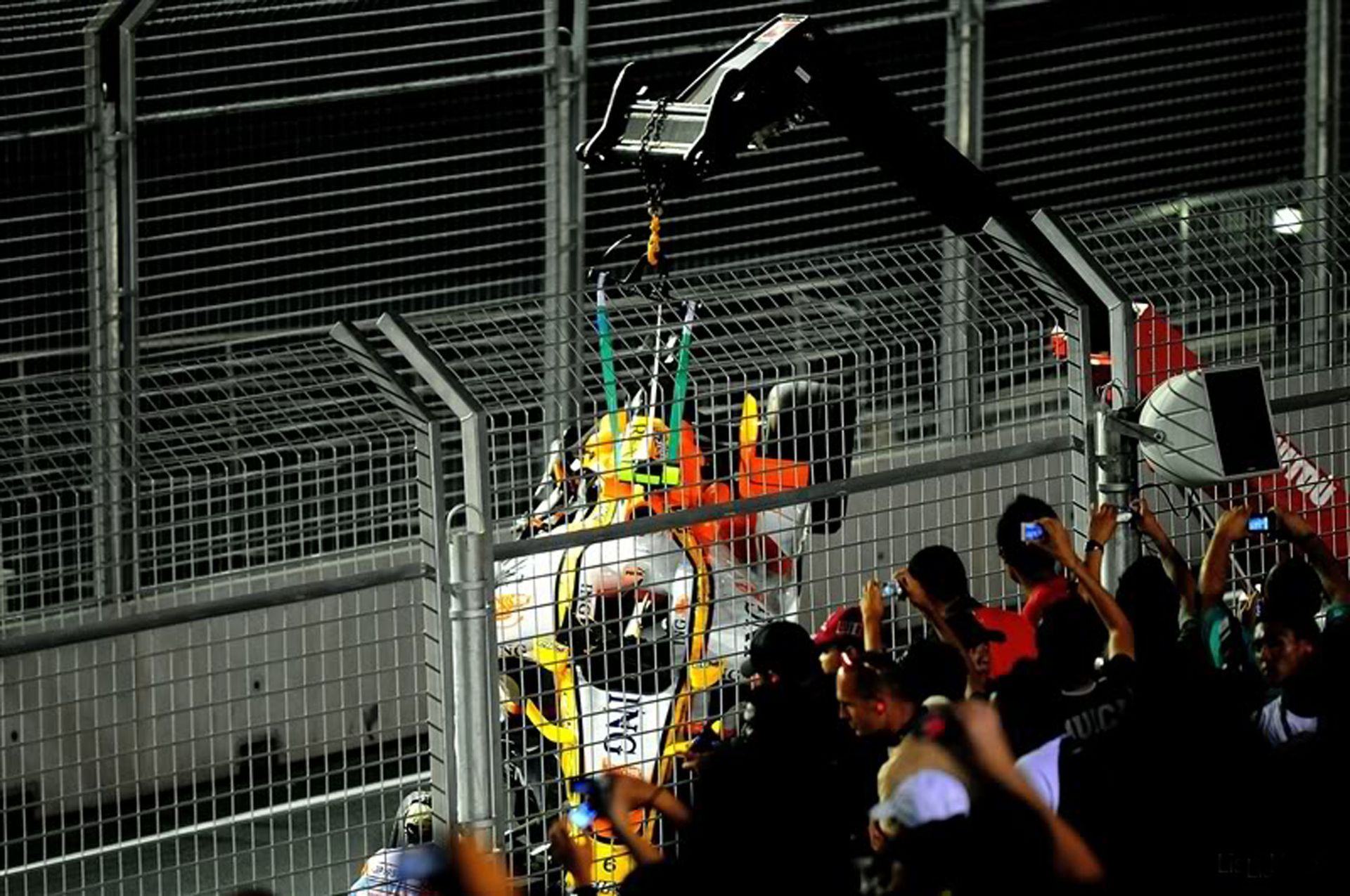 Nelson Piqué Jr. 15 éve szándékosan csapta falhoz a Renault-ját, ezzel pedig honfitársával is kitolt / Fotó: Profimedia
